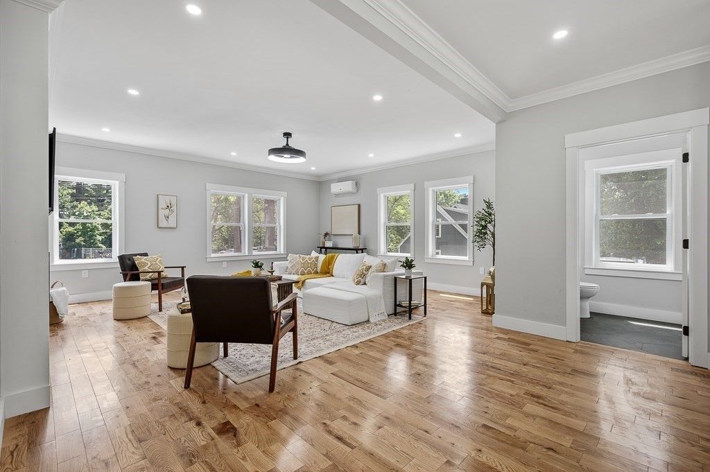 Interior, Living room, Recessed Lighting, Wood Texture Flooring