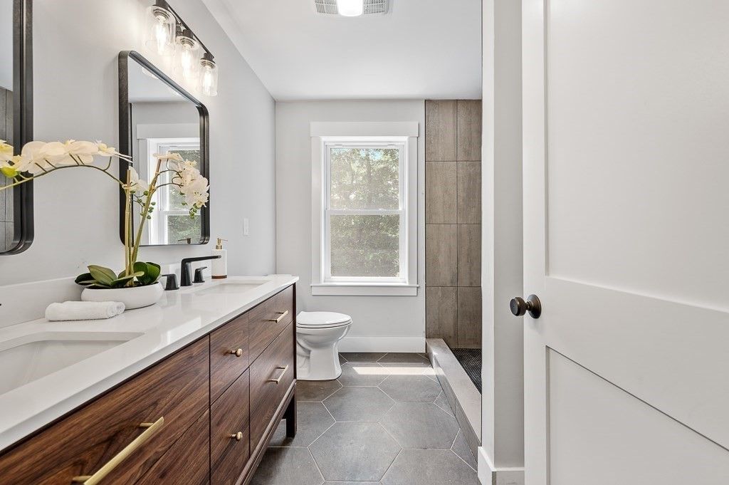 Bathroom, Dual Sink Vanities, Interior