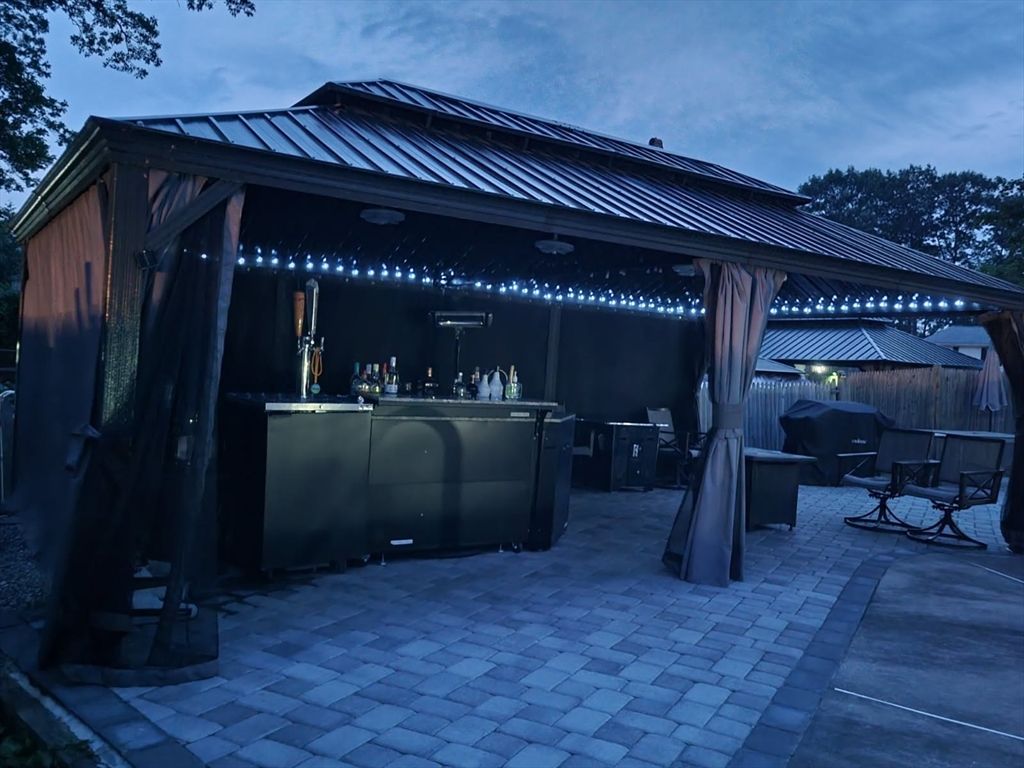 Exterior, Outdoor Kitchen