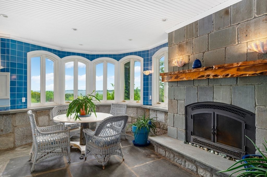 Fireplace, Interior, Recessed Lighting, Water