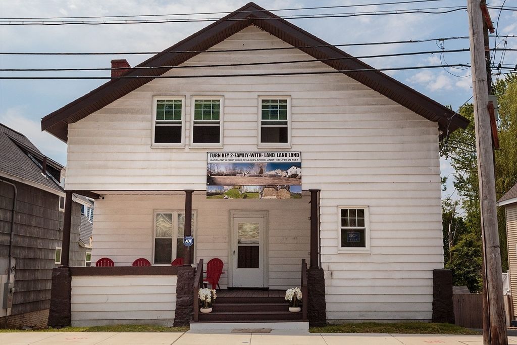 Exterior, Facade, Queen Anne Victorian