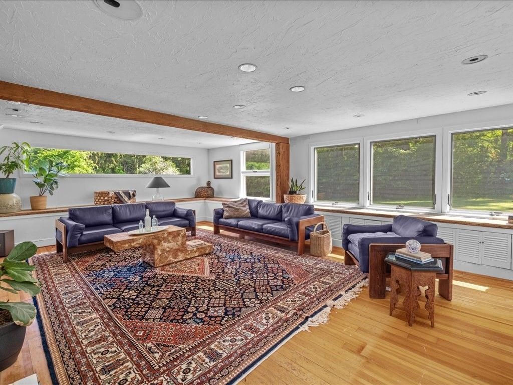 Interior, Living room, Recessed Lighting, Wooden Beams, Wood Texture Flooring