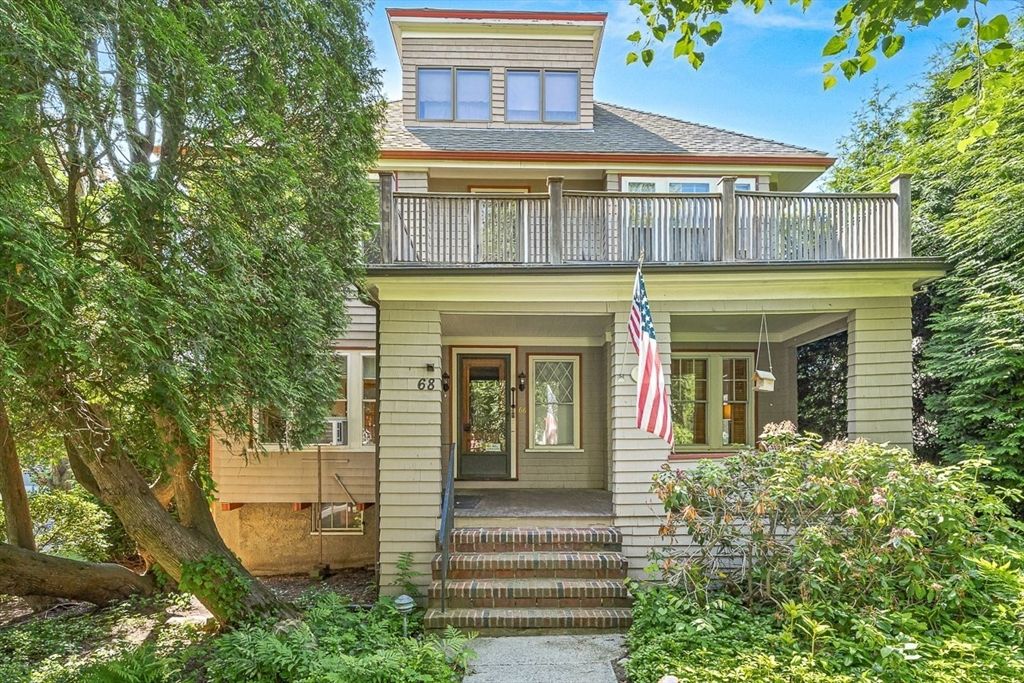 Exterior, Facade, American Foursquare