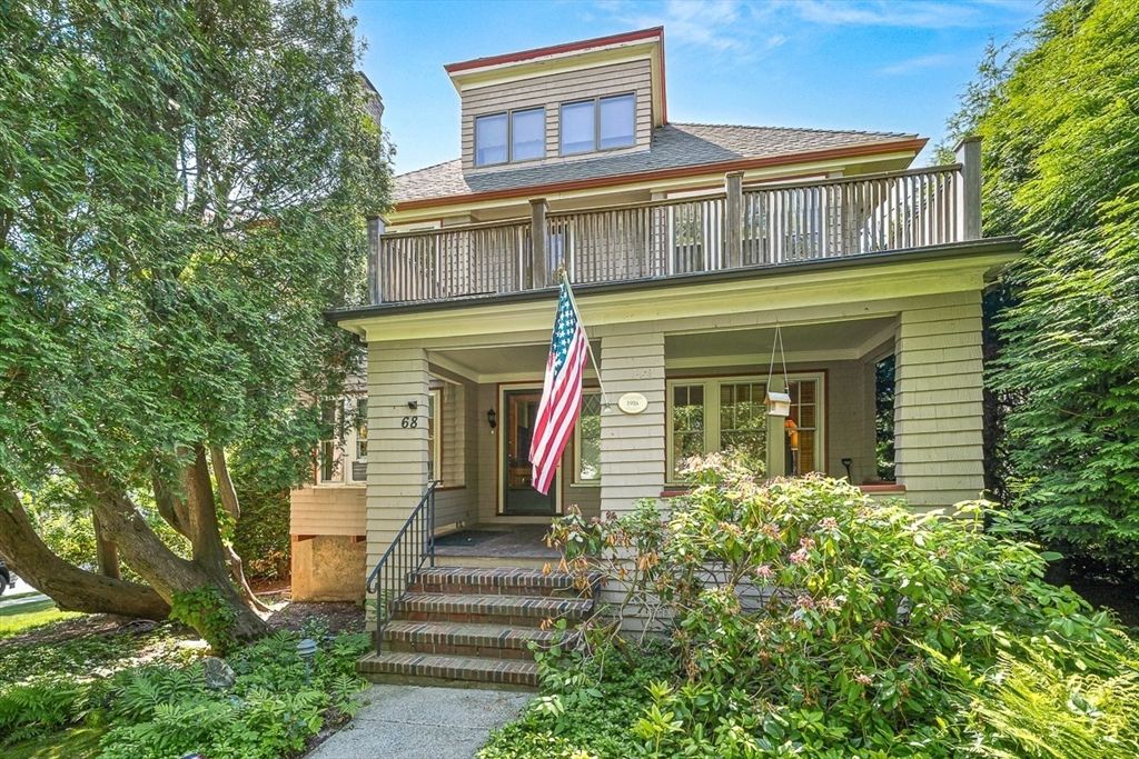 Exterior, Facade, American Foursquare