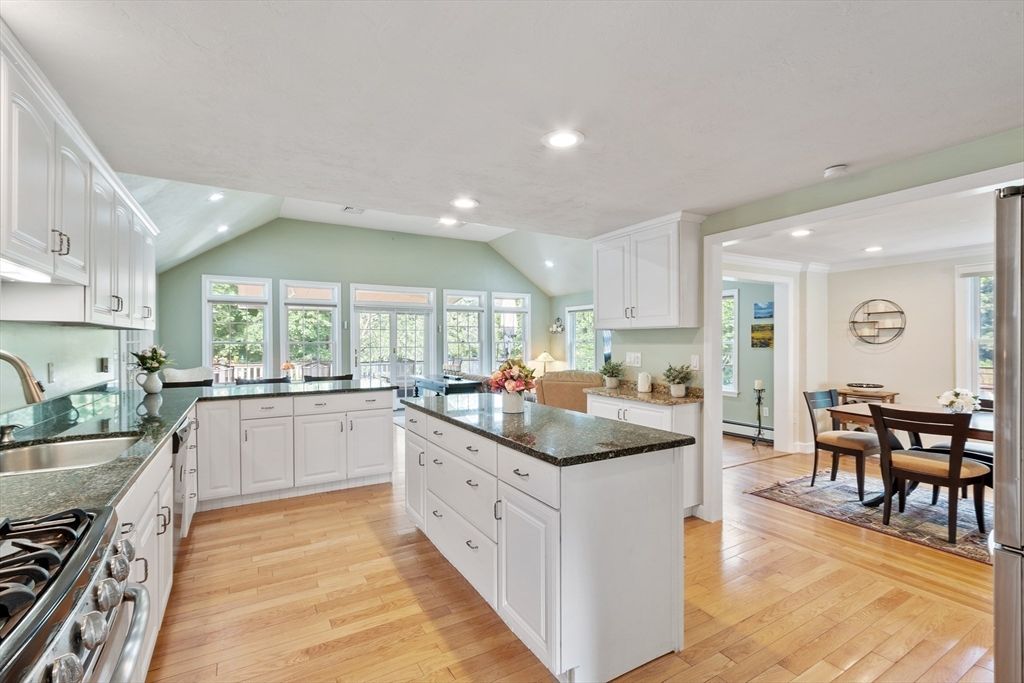 Dining room, Interior, Kitchen, Recessed Lighting, Wood Texture Flooring