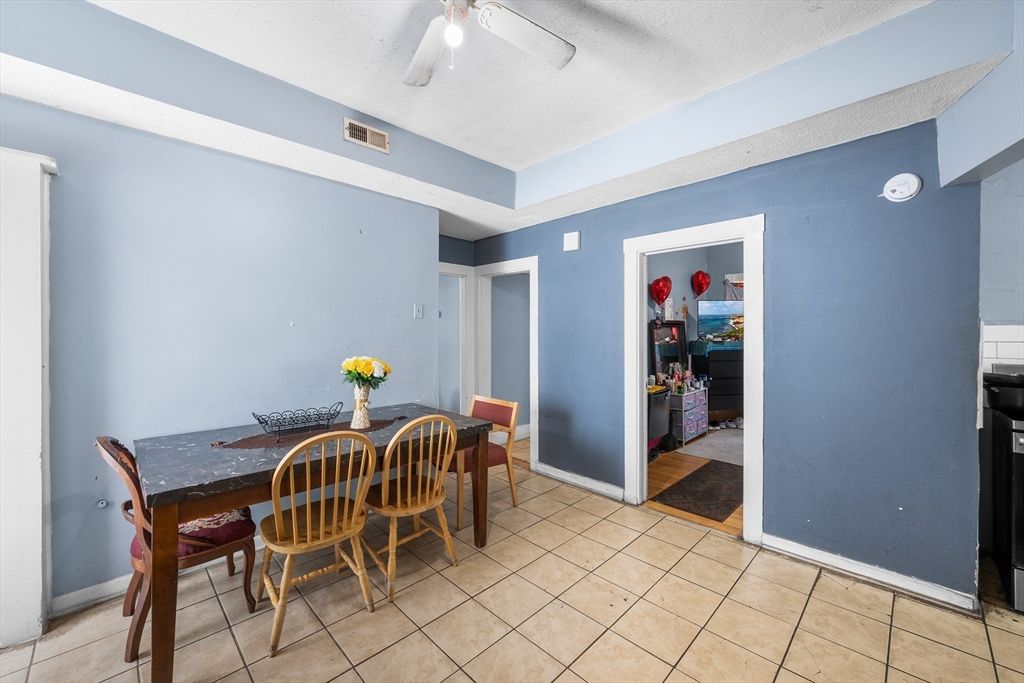 Dining room, Interior