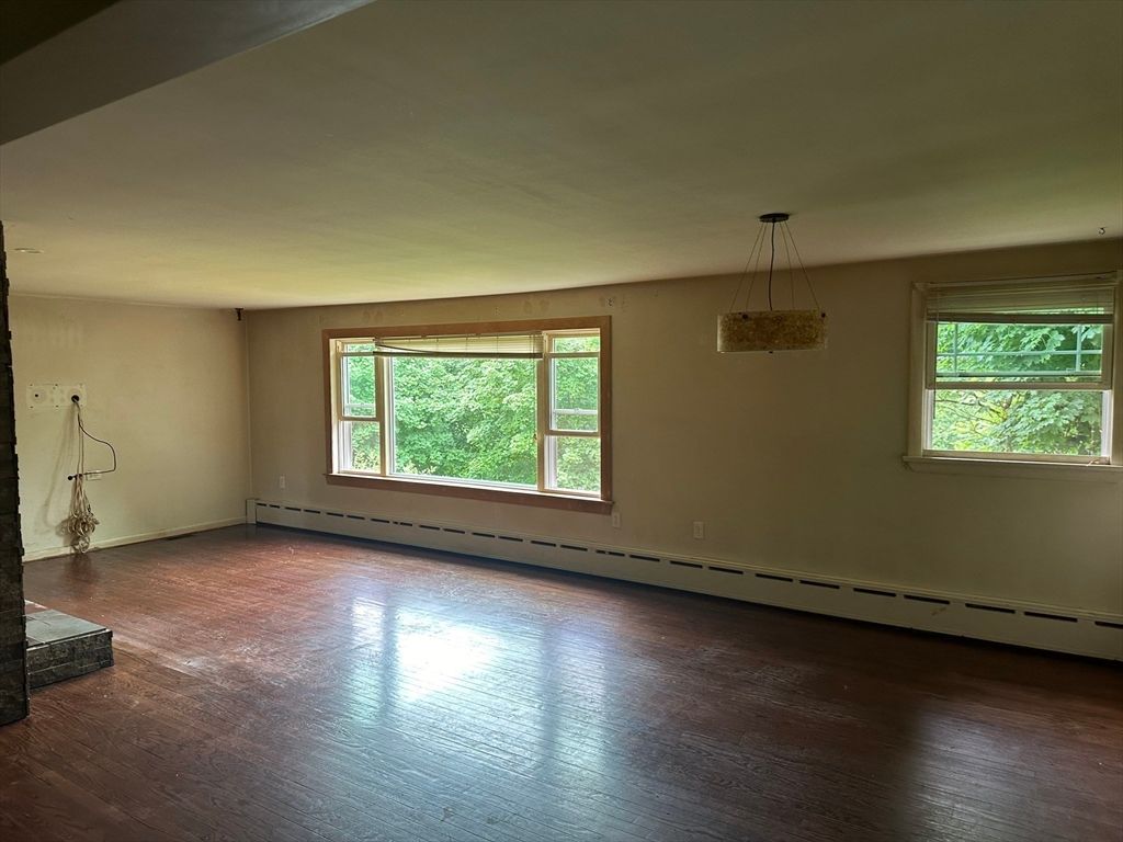 Empty room, Interior, Pendant Lights, Wood Texture Flooring