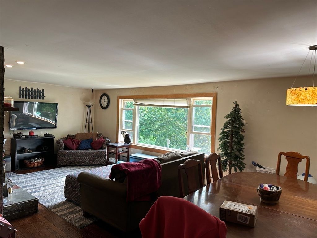 Dining room, Interior, Living room, Pendant Lights, Recessed Lighting
