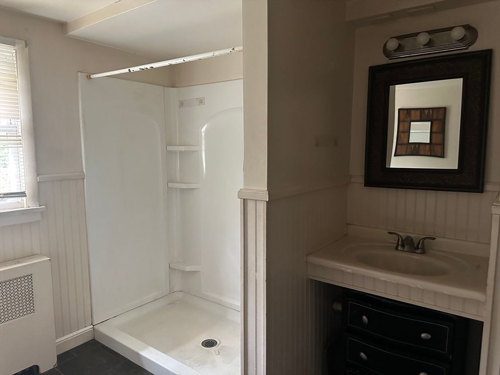 Bathroom, Interior, Tile Countertops