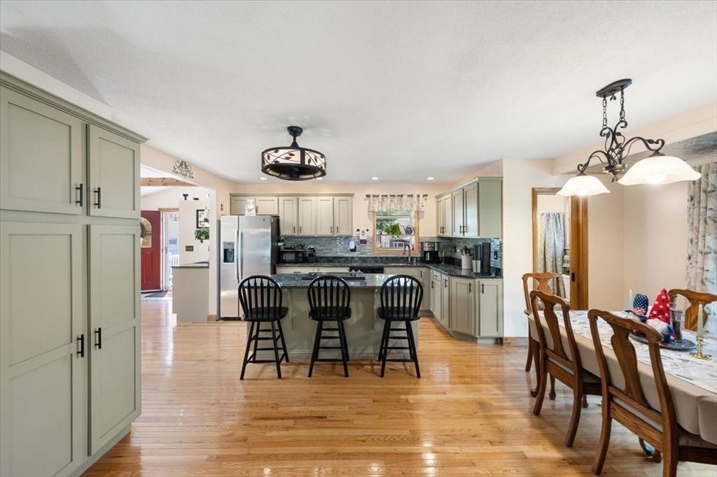 Dining room, Interior, Kitchen, Pendant Lights, Recessed Lighting, Wood Texture Flooring