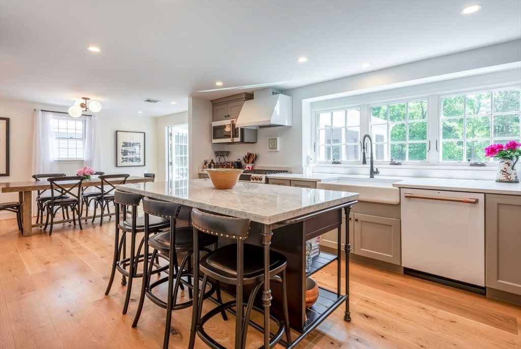 Dining room, Interior, Kitchen, Recessed Lighting, Wood Texture Flooring