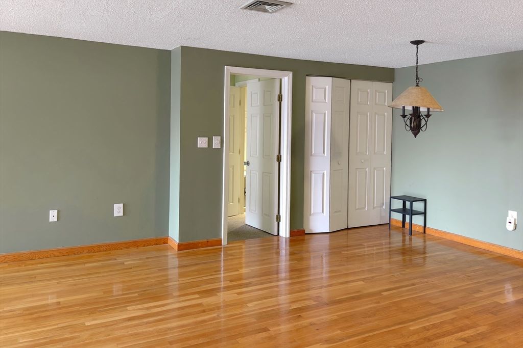 Empty room, Interior, Pendant Lights, Wood Texture Flooring