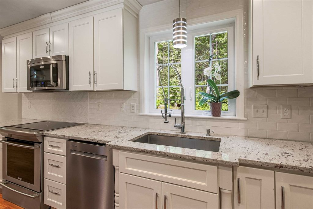 Interior, Kitchen, Pendant Lights, Stainless Steel Appliances