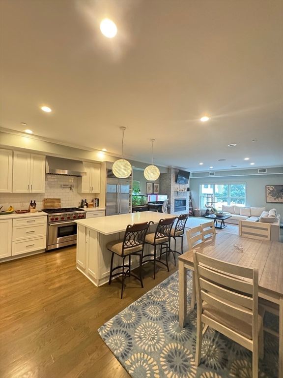 Dining room, Interior, Kitchen, Living room, Pendant Lights, Recessed Lighting, Stainless Steel Appliances, Wood Texture Flooring