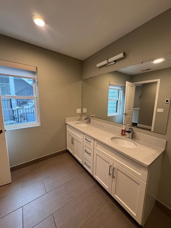 Bathroom, Dual Sink Vanities, Interior, Recessed Lighting