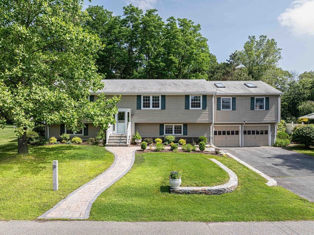 Attached, Exterior, Facade, Raised Ranch