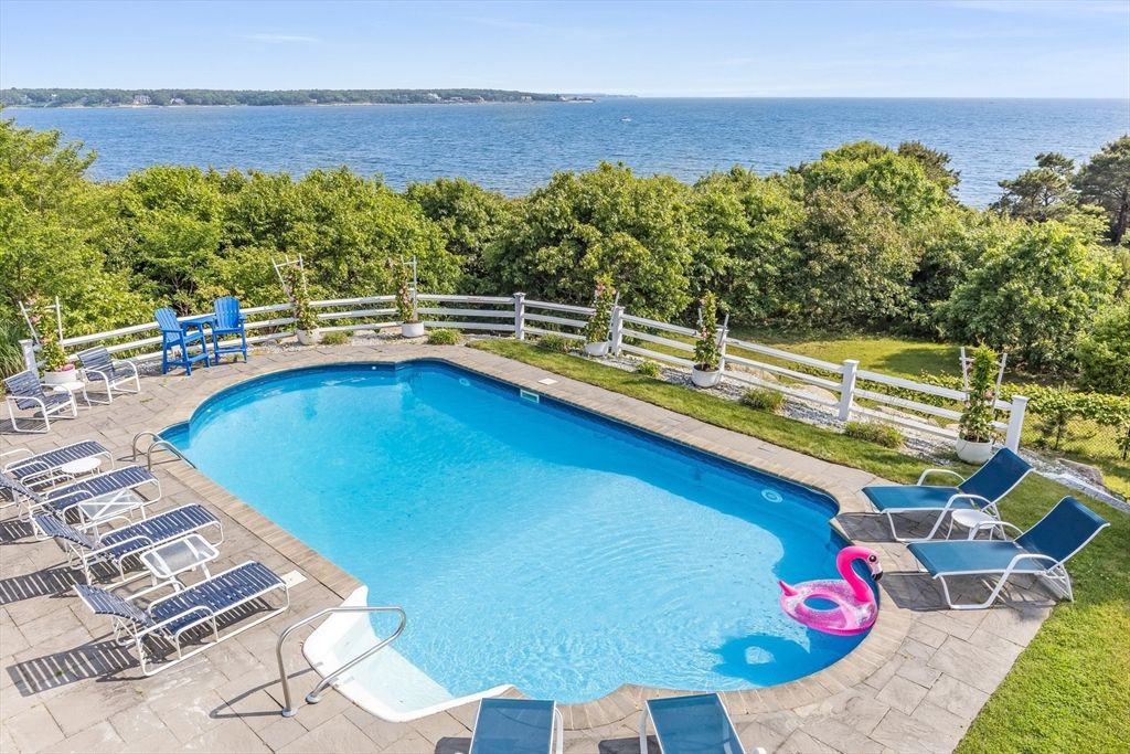 Exterior, Pool, Water