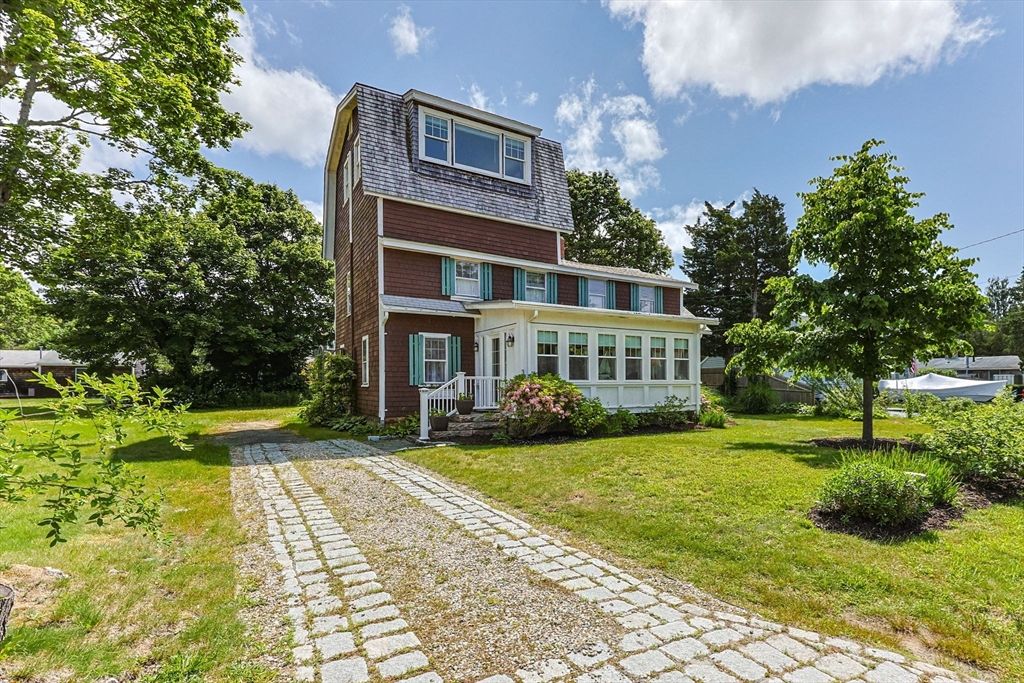 Backyard, Exterior, Facade, American Foursquare