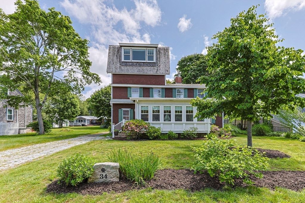 Backyard, Exterior, Facade, American Foursquare