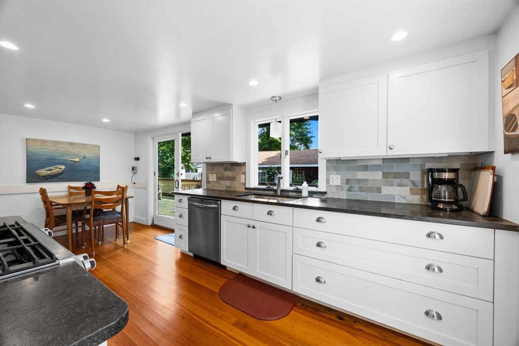 Dining room, Interior, Kitchen, Recessed Lighting, Wood Texture Flooring