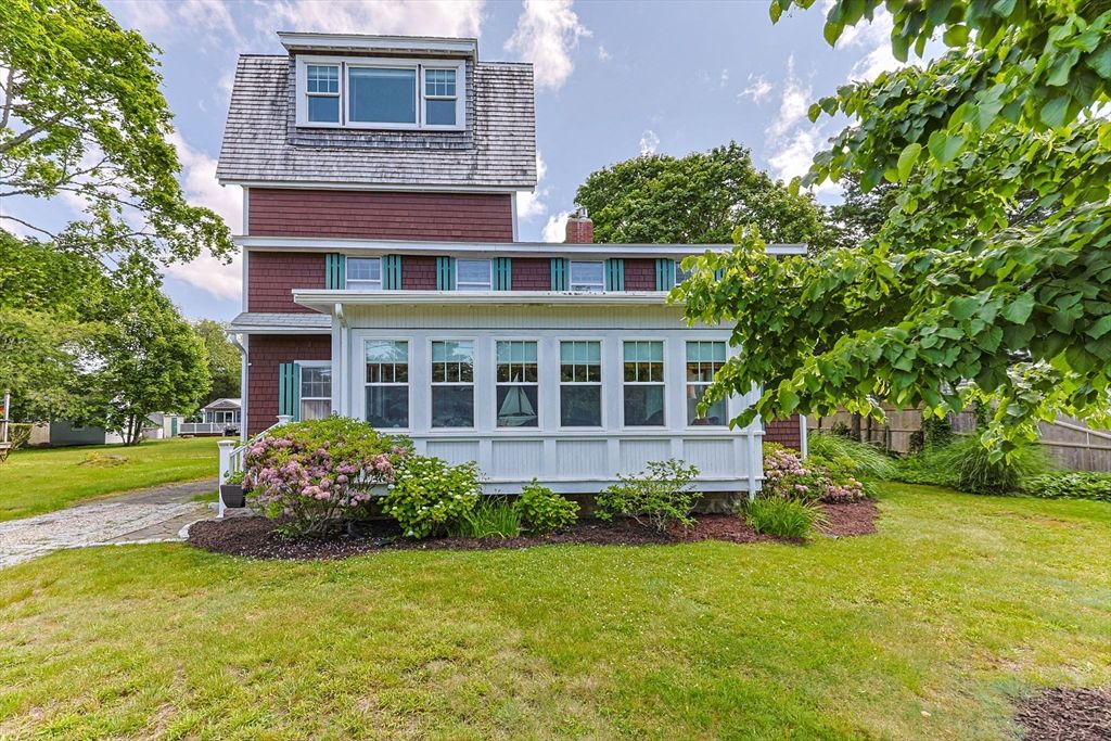 Exterior, Facade, American Foursquare