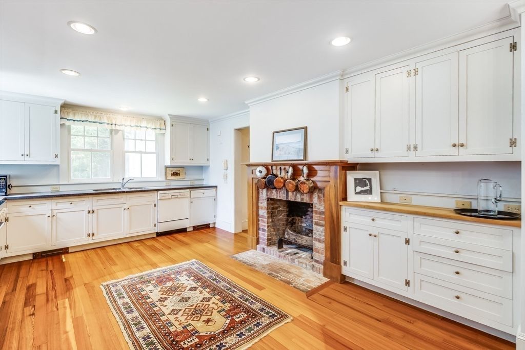 Fireplace, Interior, Kitchen, Recessed Lighting, Wood Texture Flooring