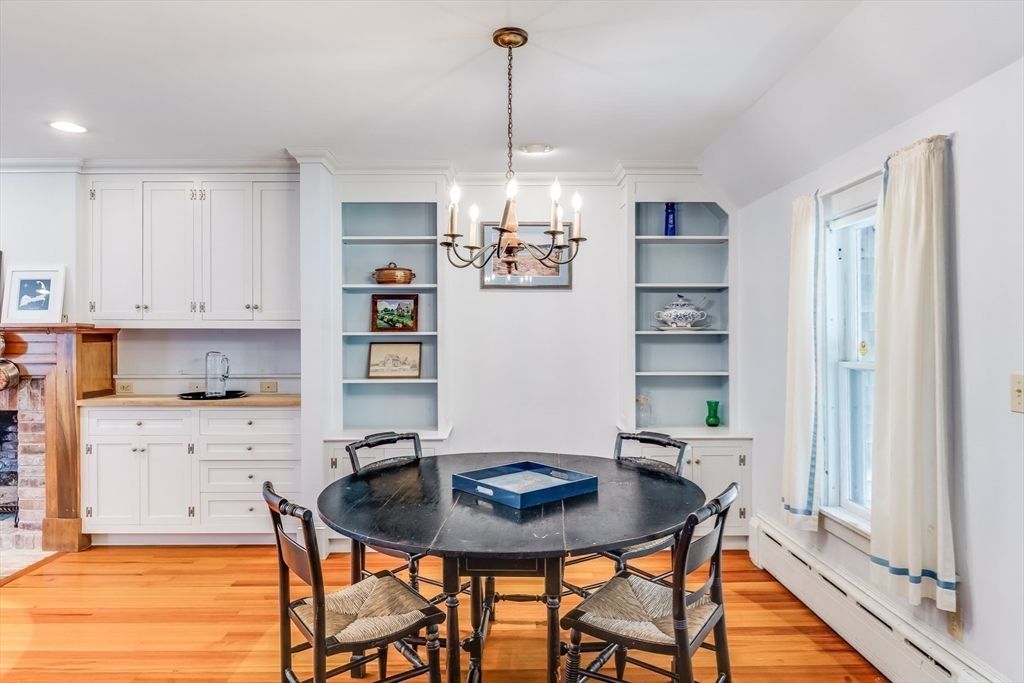 Chandelier, Dining room, Interior, Recessed Lighting, Wood Texture Flooring
