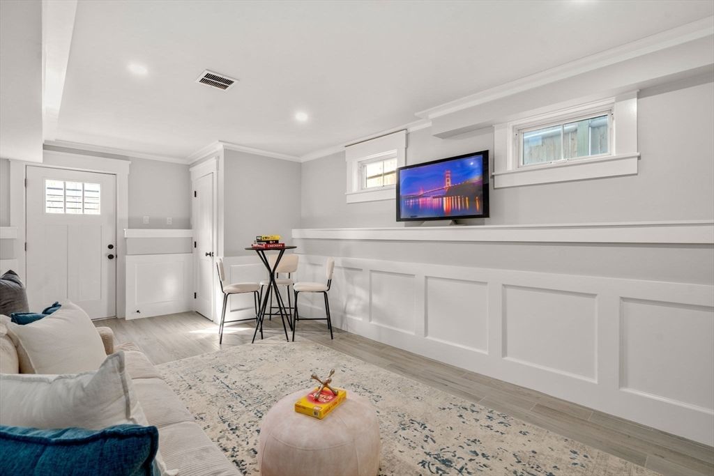 Interior, Recessed Lighting, Wood Texture Flooring