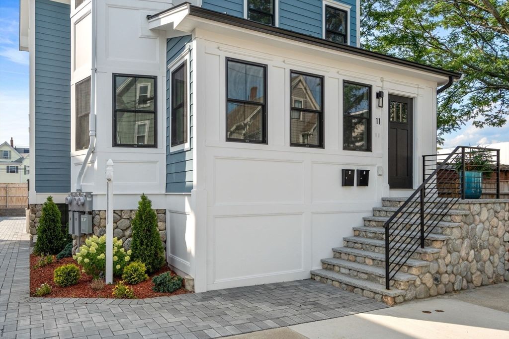 Attached, Exterior, Facade, None