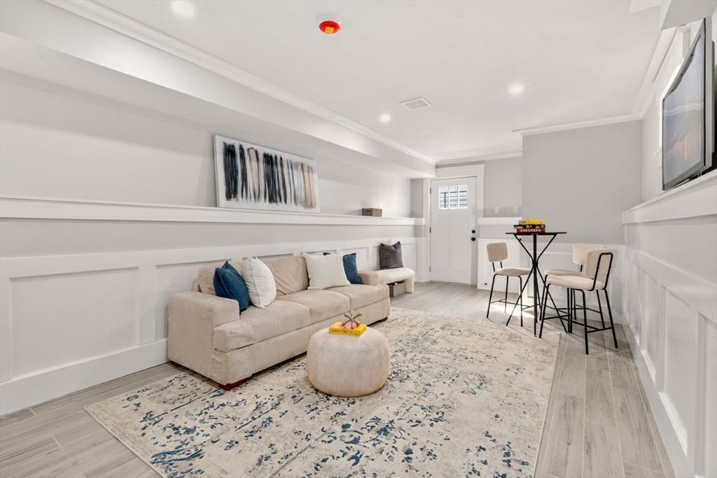 Dining room, Interior, Living room, Recessed Lighting, Wood Texture Flooring