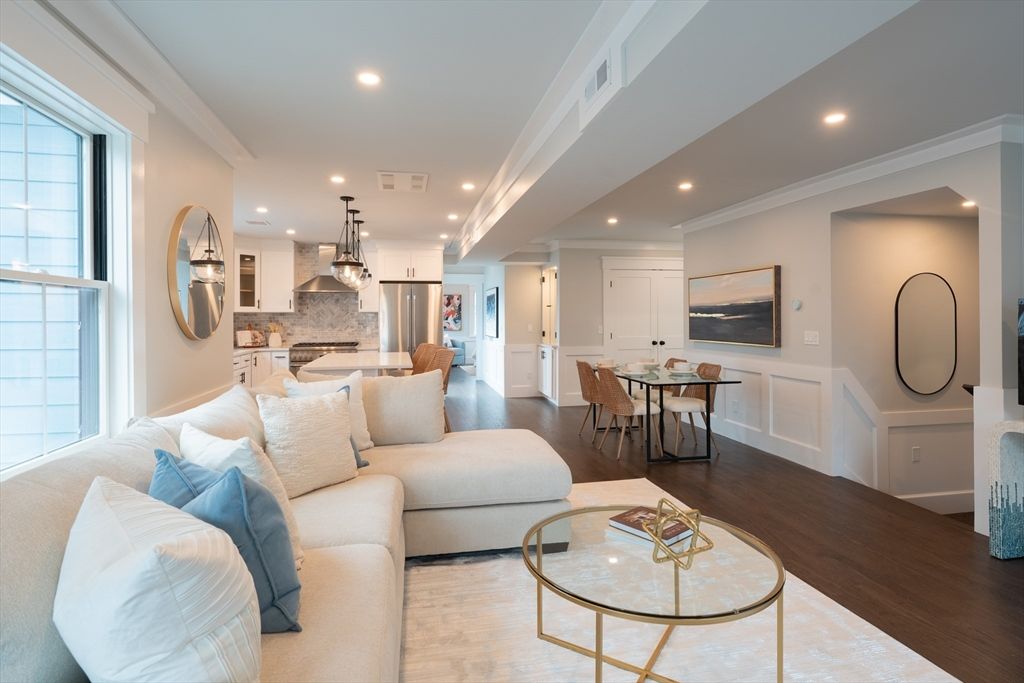 Dining room, Interior, Kitchen, Living room, Pendant Lights, Recessed Lighting, Stainless Steel Appliances, Wood Texture Flooring