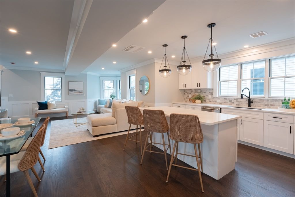 Interior, Kitchen, Living room, Pendant Lights, Recessed Lighting, Wood Texture Flooring