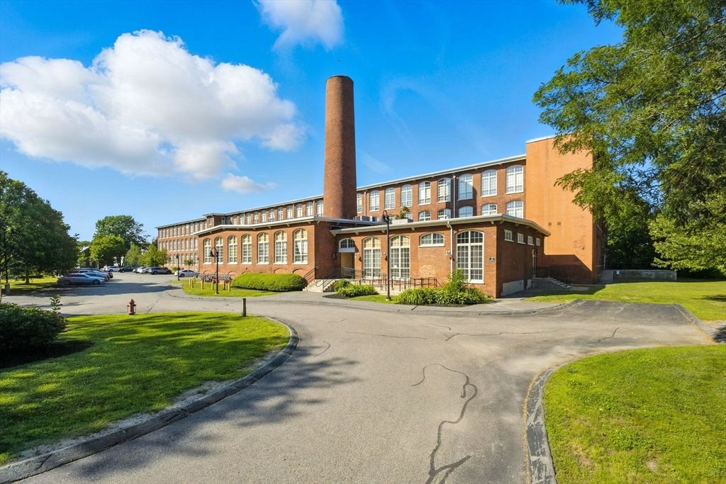 Exterior, Facade, Brick Facade, Rowhouse
