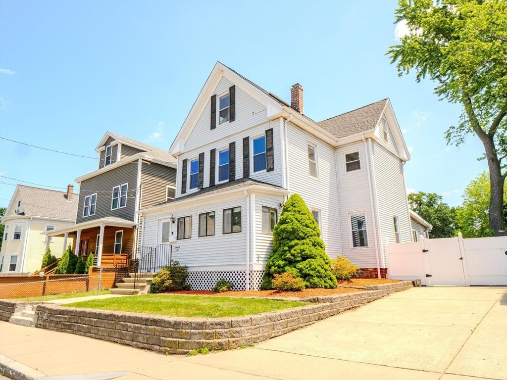 Exterior, Facade, Farmhouse