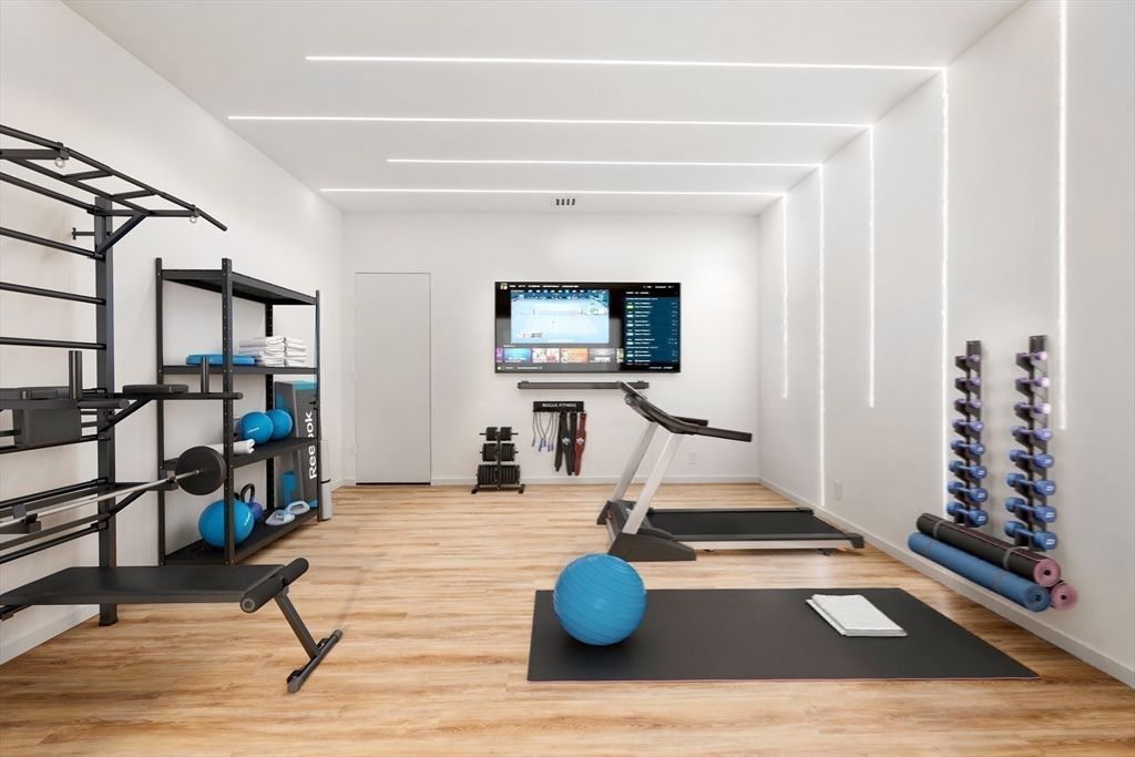 Fitness Equipment, Interior, Recessed Lighting, Wood Texture Flooring
