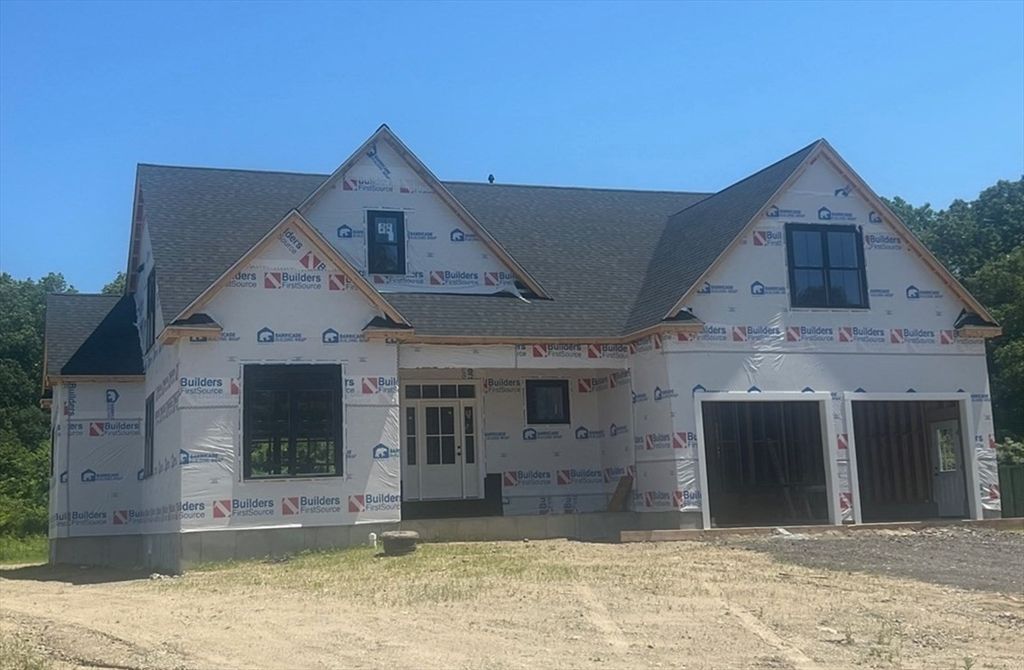 Attached, Exterior, Facade, Farmhouse