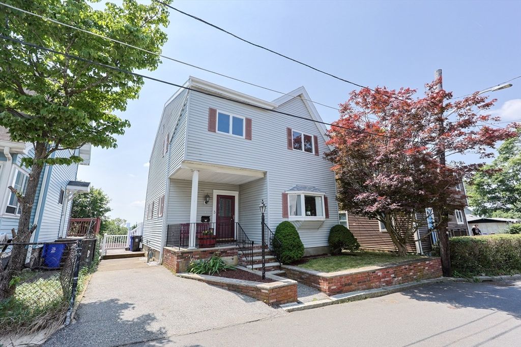 Exterior, Facade, American Foursquare