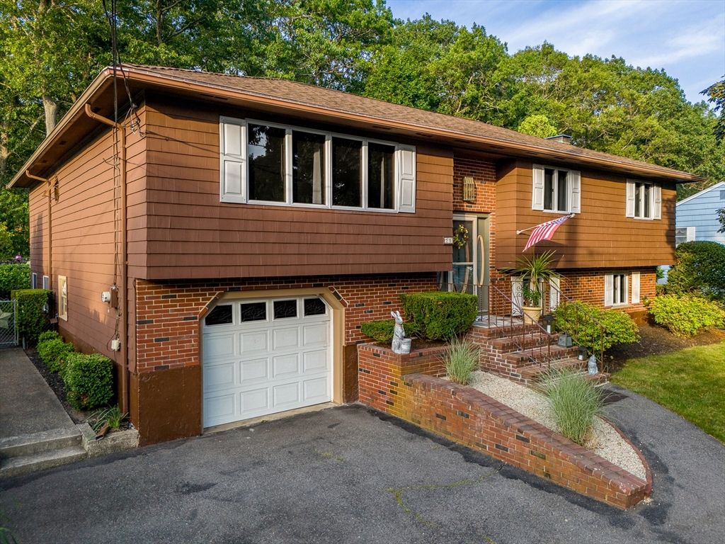 Attached, Exterior, Facade, Brick Facade, Raised Ranch