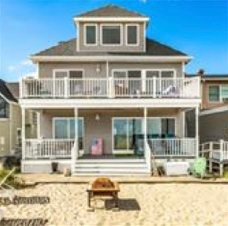 Exterior, Facade, American Foursquare