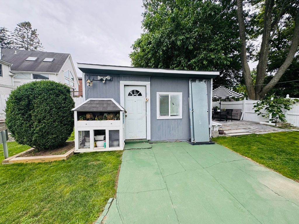 Backyard, Exterior