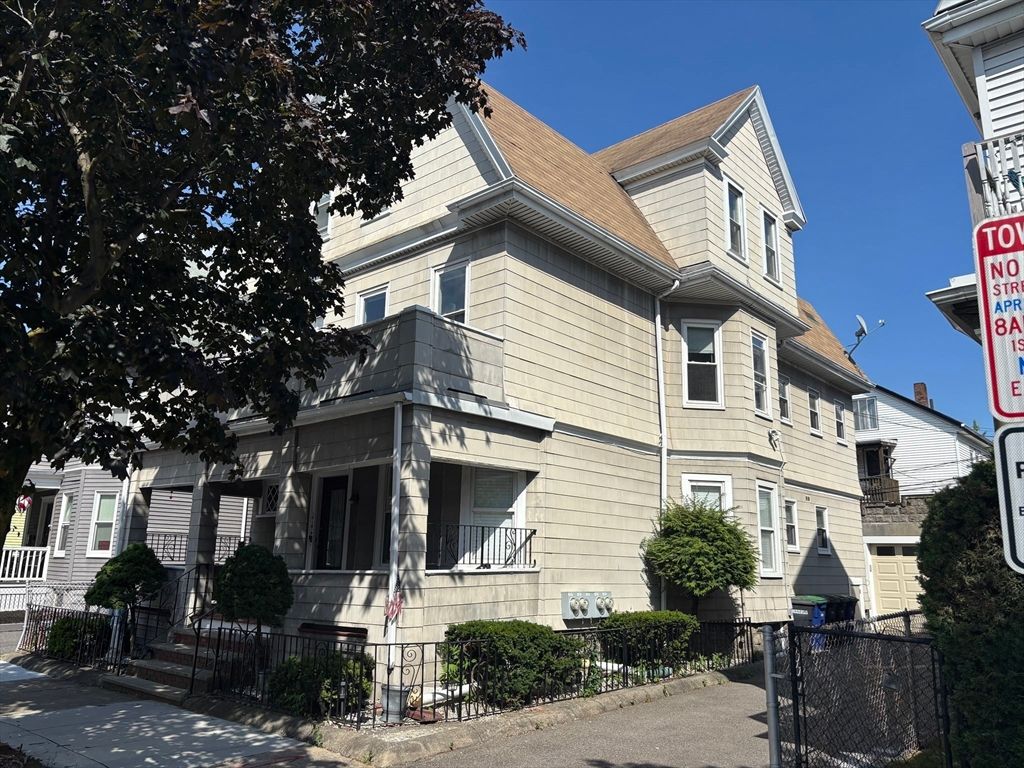 Exterior, Facade, Queen Anne Victorian