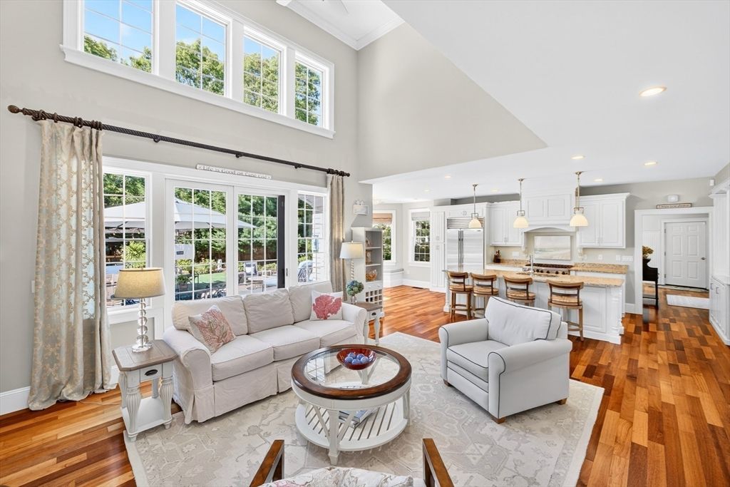 Dining room, Interior, Kitchen, Living room, Pendant Lights, Recessed Lighting, Wood Texture Flooring