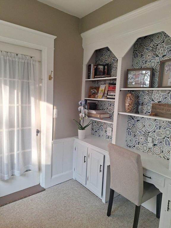 Home Office, Interior