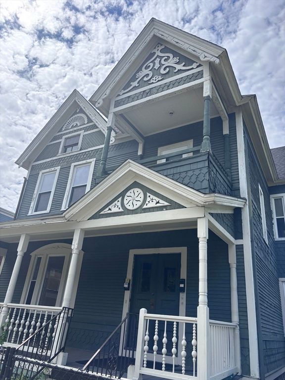 Exterior, Facade, Queen Anne Victorian