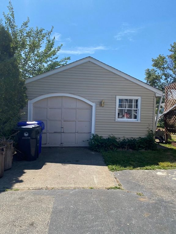 Detached Garage, Exterior