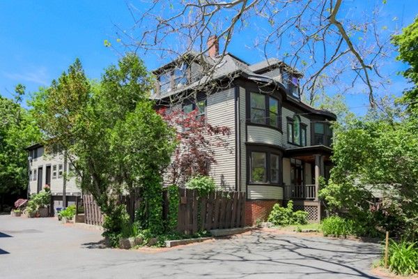 Exterior, Facade, Brick Facade, Queen Anne Victorian