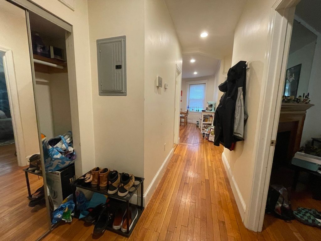 Interior, Recessed Lighting, Walk-in Closets, Wood Texture Flooring
