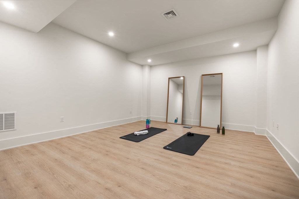 Interior, Recessed Lighting, Wood Texture Flooring
