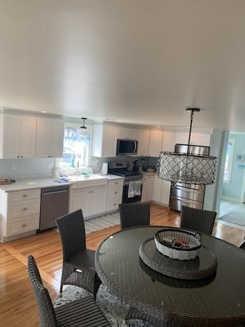 Dining room, Interior, Kitchen, Stainless Steel Appliances, Wood Texture Flooring