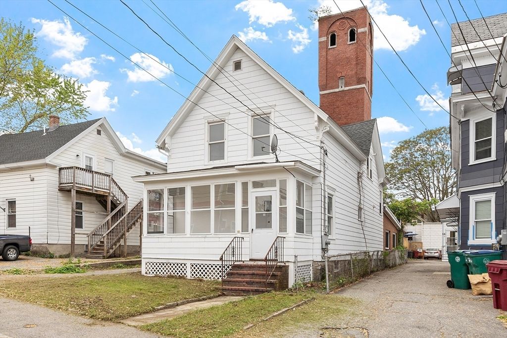 Exterior, Facade, Queen Anne Victorian